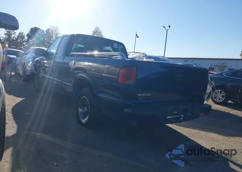 2002 Chevrolet S-10 Ls из США, поврежденный, VIN 1GCCS19W628153569